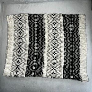 The Gap Neck Warmer Scarf. New without Tags  - Nordic Print